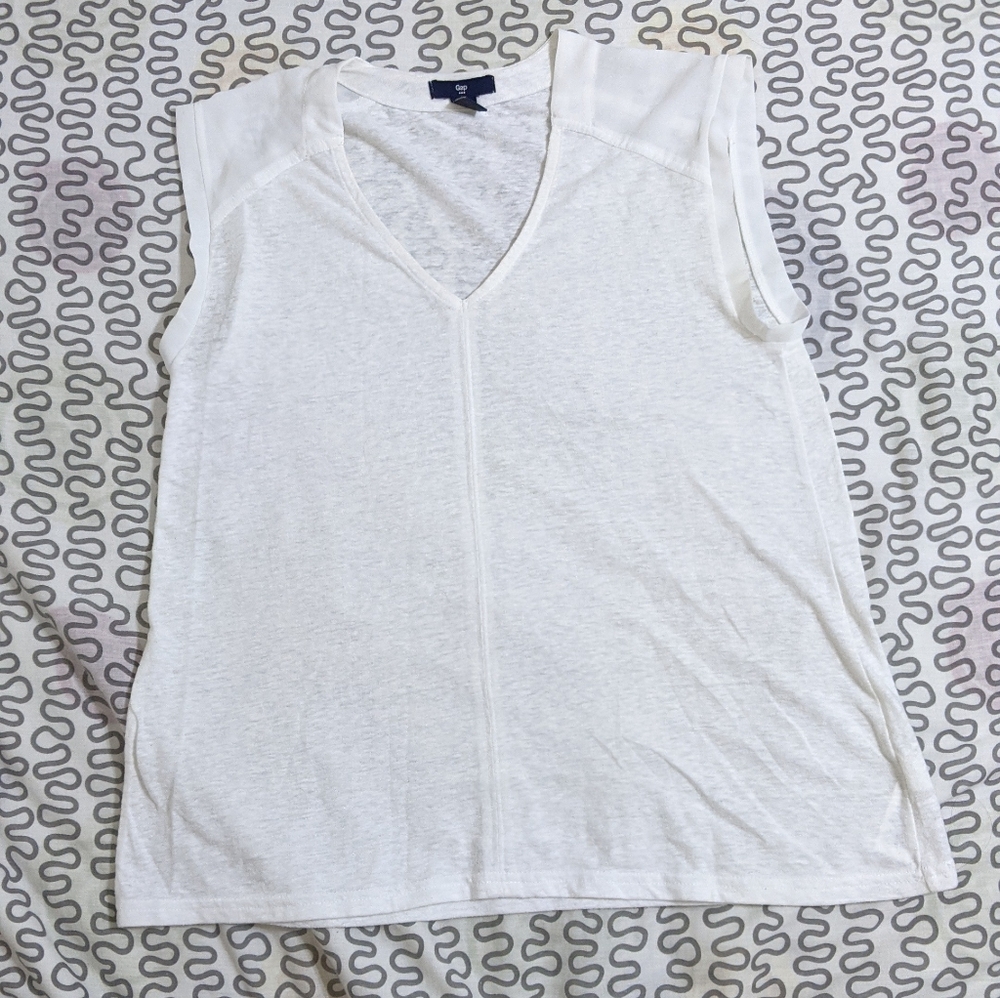 V NECK SLEEVELESS SHIRT